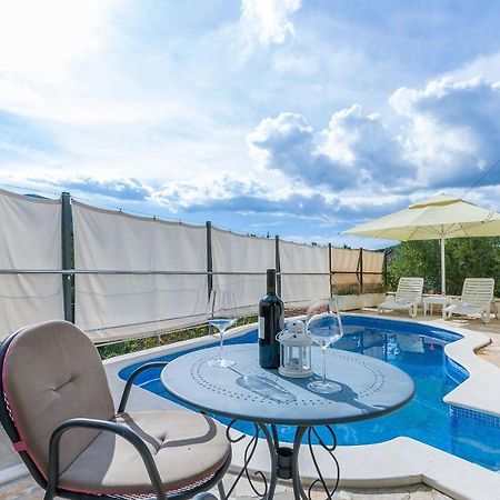 Villa Holiday Home Zvecanje Екстериор снимка