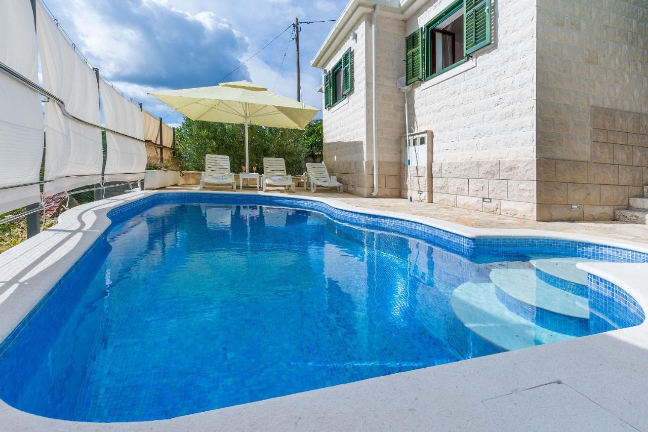 Villa Holiday Home Zvecanje Екстериор снимка