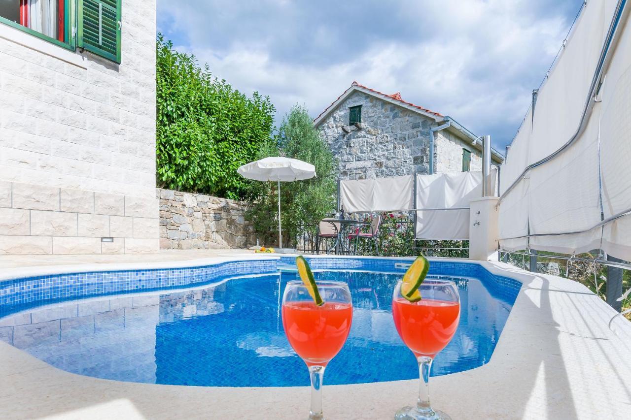 Villa Holiday Home Zvecanje Екстериор снимка
