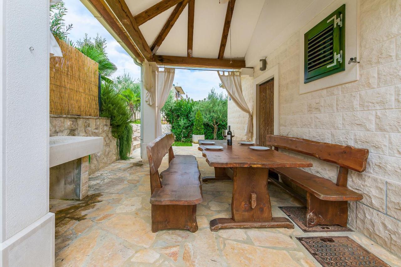 Villa Holiday Home Zvecanje Екстериор снимка
