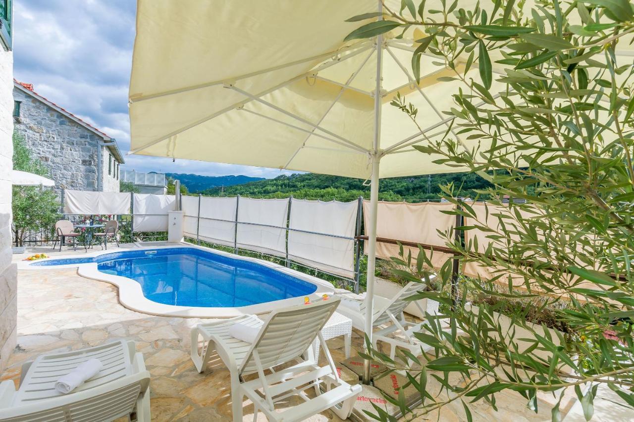 Villa Holiday Home Zvecanje Екстериор снимка
