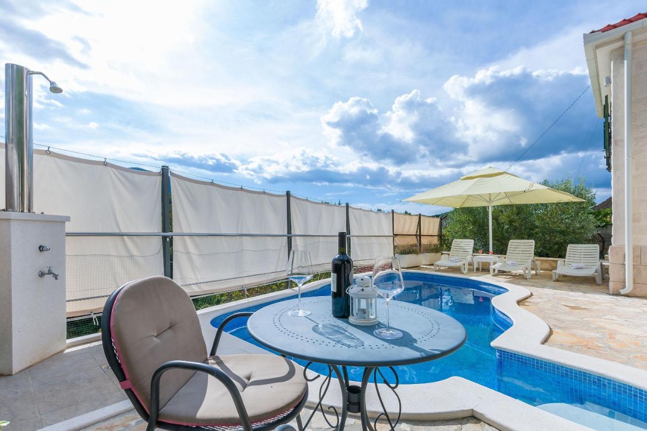 Villa Holiday Home Zvecanje Екстериор снимка