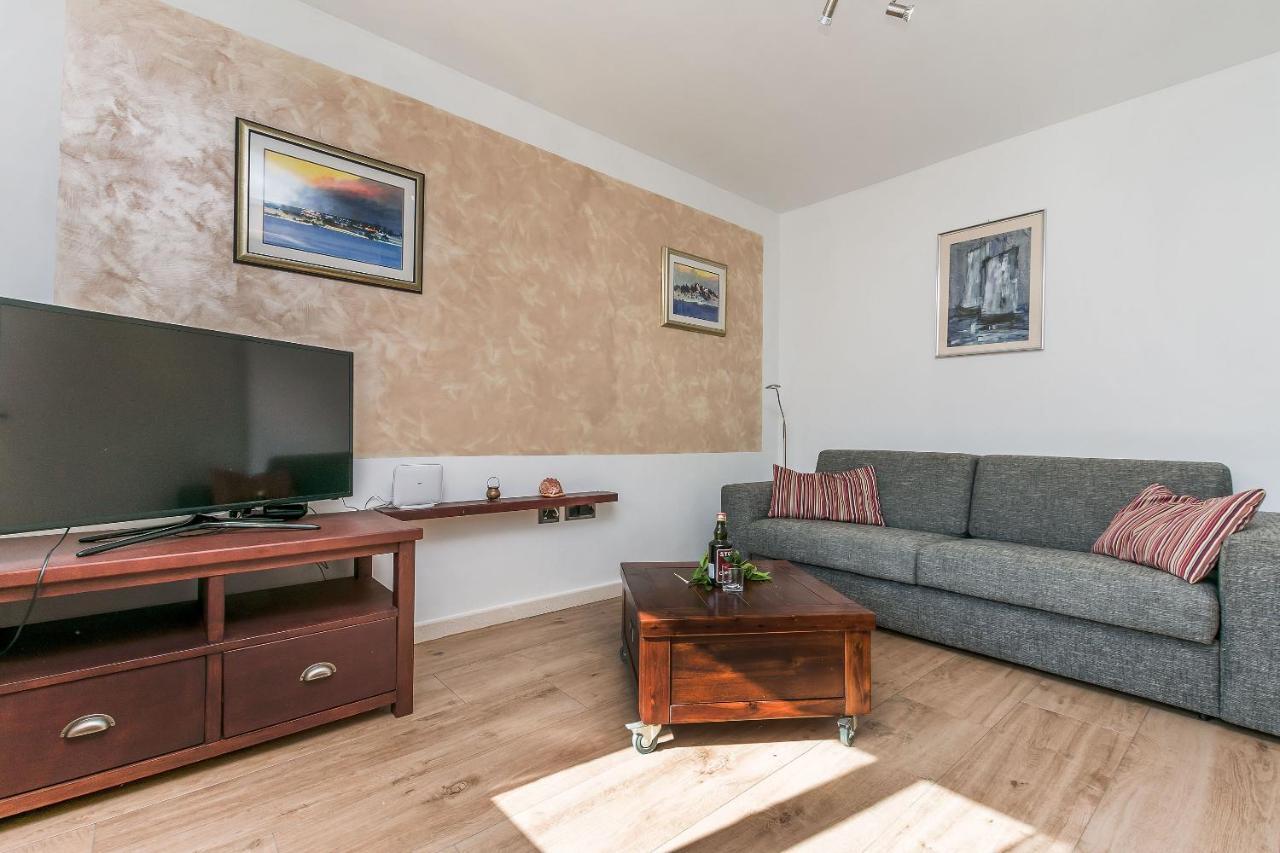 Villa Holiday Home Zvecanje Екстериор снимка
