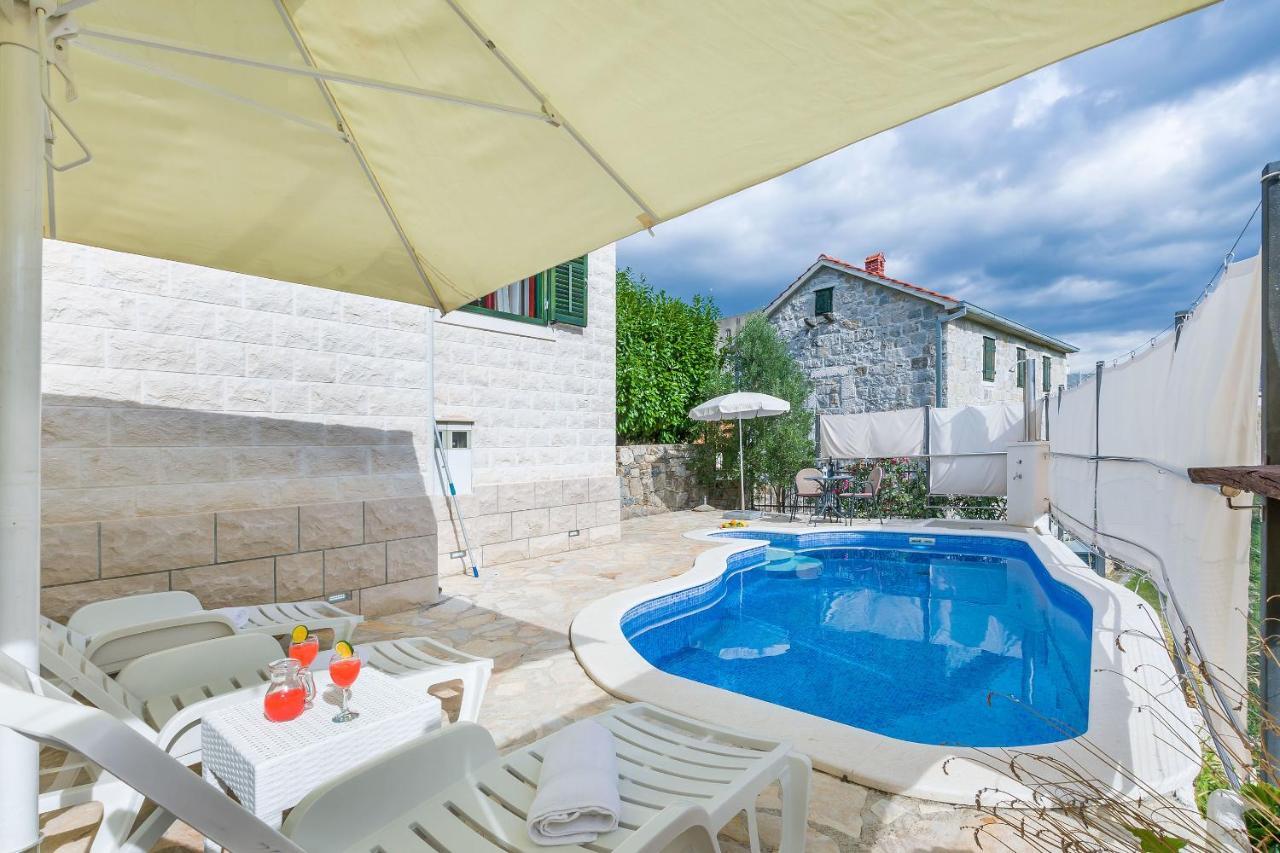 Villa Holiday Home Zvecanje Екстериор снимка