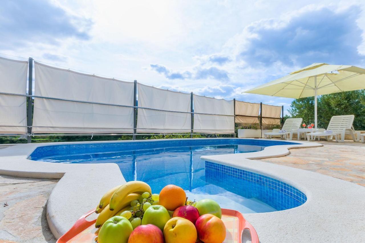 Villa Holiday Home Zvecanje Екстериор снимка