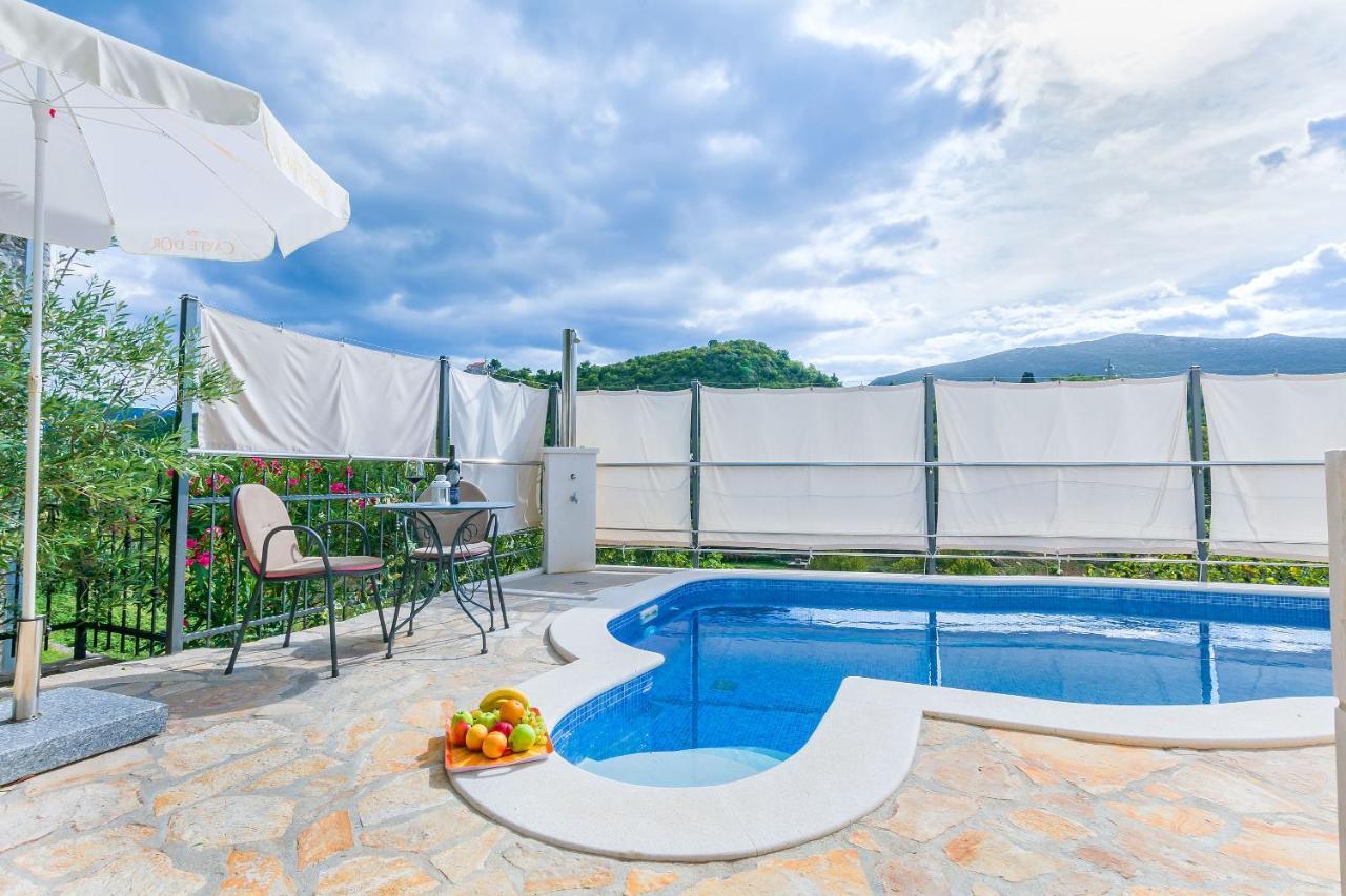 Villa Holiday Home Zvecanje Екстериор снимка
