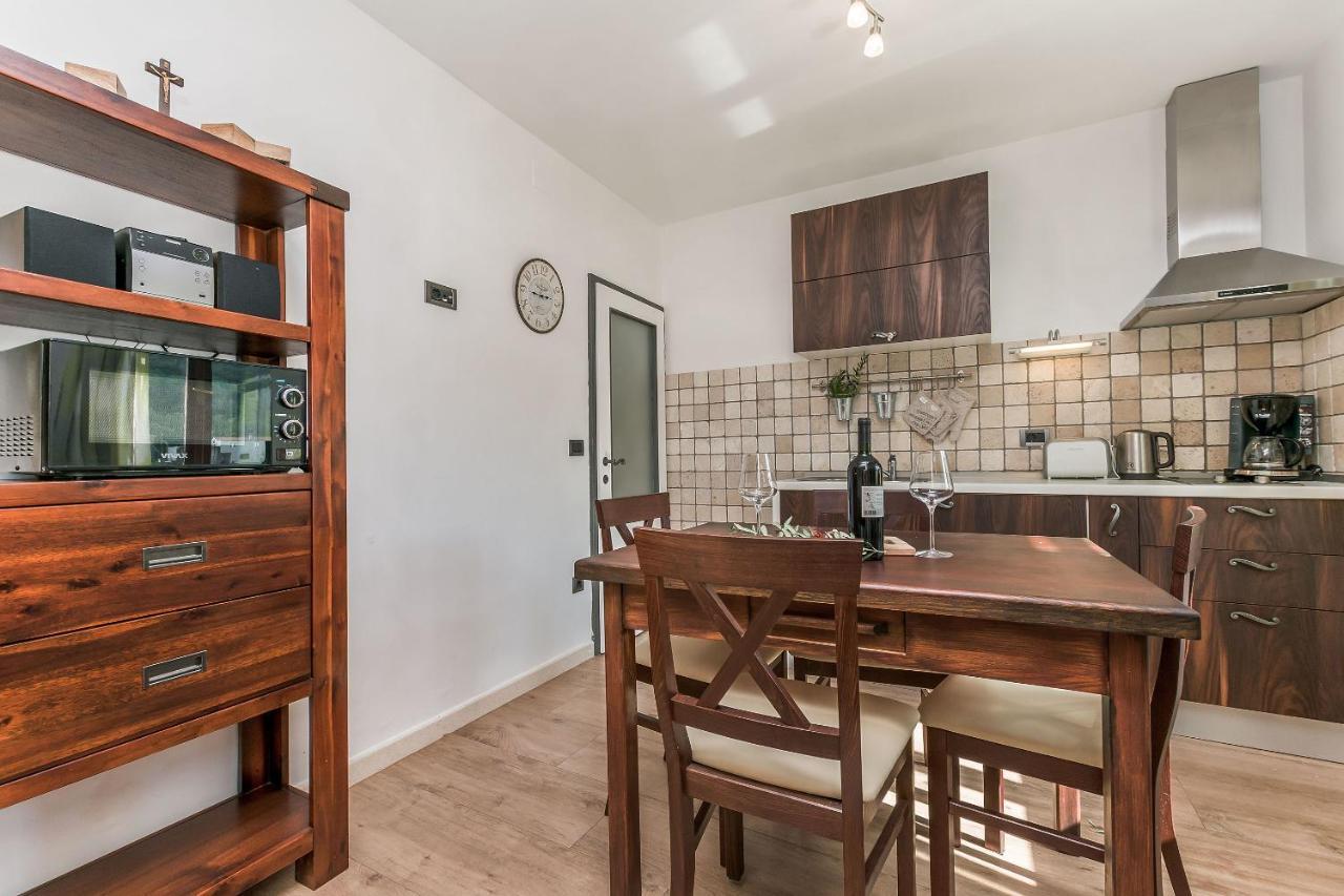 Villa Holiday Home Zvecanje Екстериор снимка