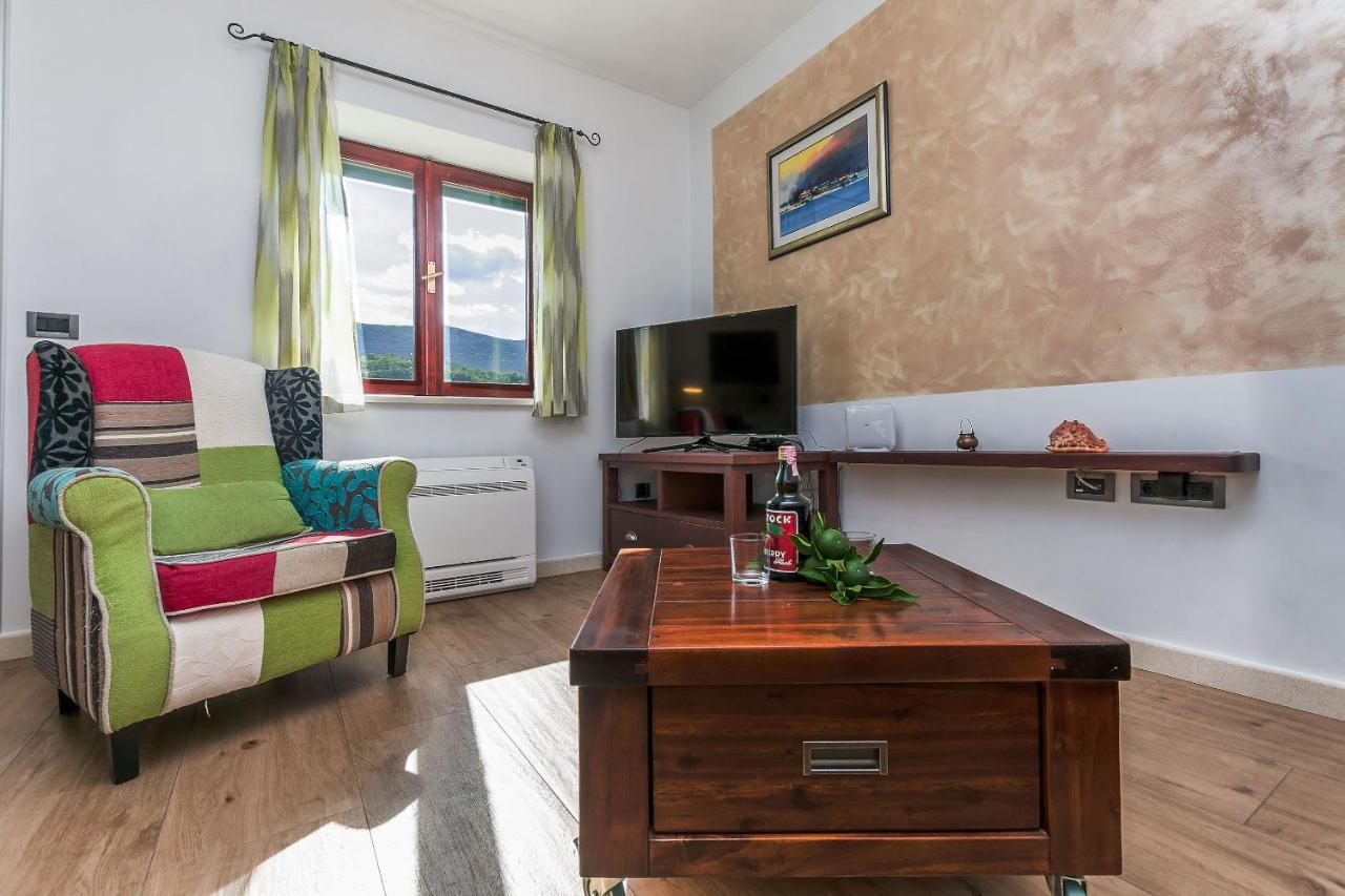 Villa Holiday Home Zvecanje Екстериор снимка