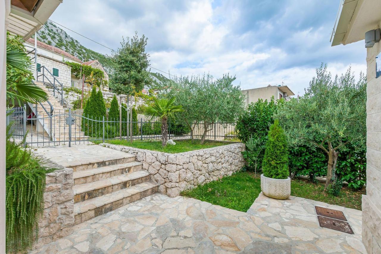 Villa Holiday Home Zvecanje Екстериор снимка