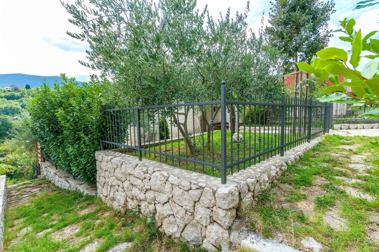 Villa Holiday Home Zvecanje Екстериор снимка